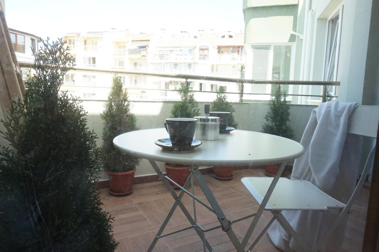 Bright, Comfortable And Cozy Apartment Burgas Екстер'єр фото